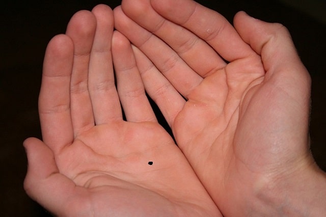 Ảnh 1: Nốt ruồi trong lòng bàn tay có ý nghĩa như thế nào?